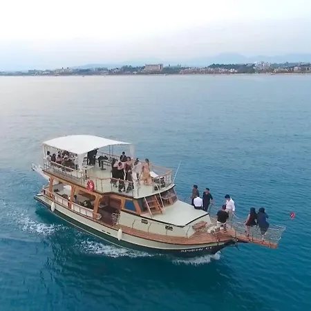 船上ホテル Apollon Boat Tour *